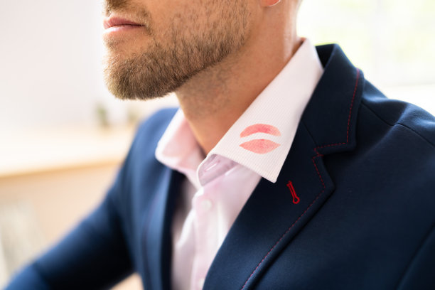 唇膏化妆留下的吻痕图片下载