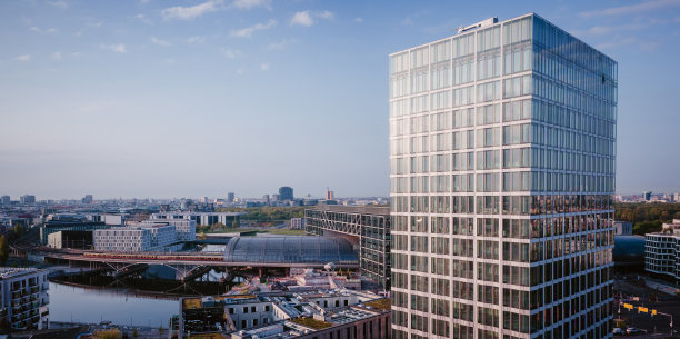 柏林的城市景观和现代办公楼图片下载