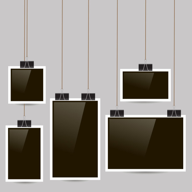 灰色墙上的一组不同的相框图片下载