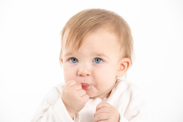 宝宝的脸，手放在嘴里图片下载