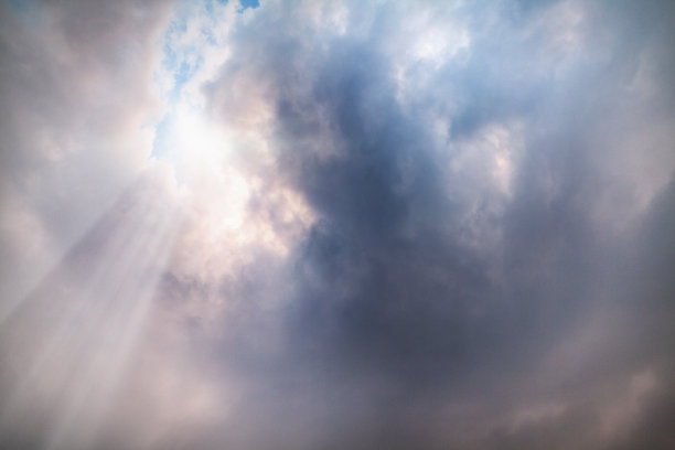 云和天空有阳光图片下载