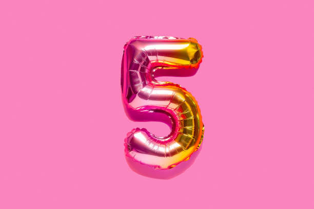 彩虹铝箔气球号码。前视图。图片下载