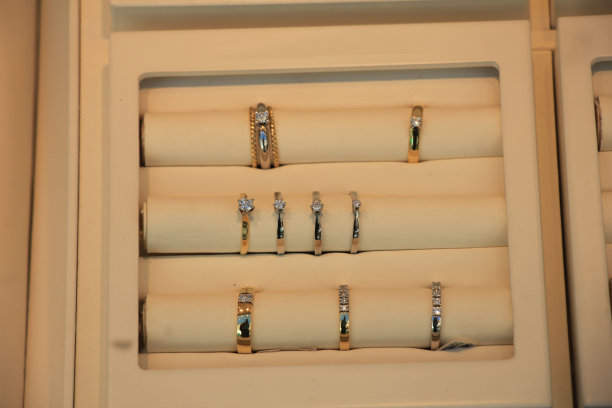 钻石订婚戒指图片下载