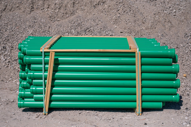 许多绿色污水管道在施工现场堆积图片下载