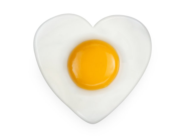心形煎蛋煎蛋孤立在白色背景1图片下载