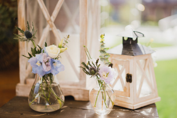 休息室和照片区和欧洲传统婚礼装饰室外餐厅接待前。图片下载