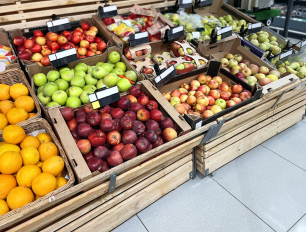 在市场上买蔬菜和水果图片下载