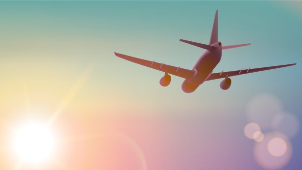 起飞的飞机在多云的天空日落图片下载