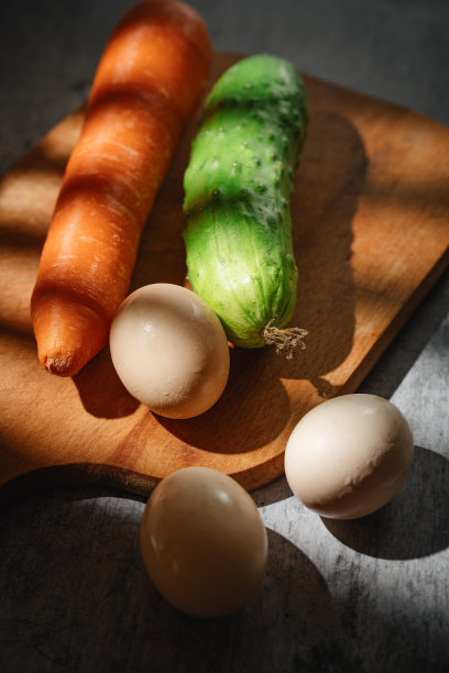 黄瓜、胡萝卜和鸡蛋图片下载