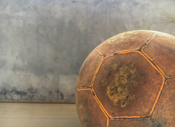 橙色旧足球素材图片