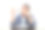 亚洲成年男子坐在空盘子前，表情困惑图片下载