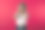 年轻女子与耳机作为DJ和工作室照片的红色背景。图片下载