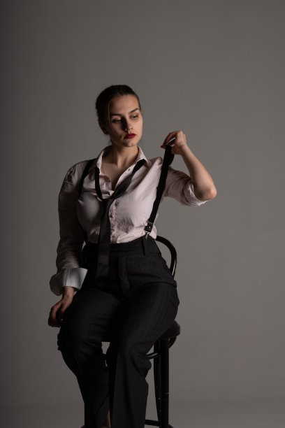 经典风格的高加索女性肖像图片下载