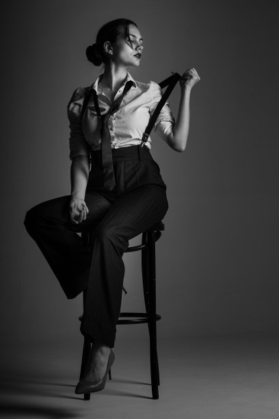 白人女性黑白肖像图片下载