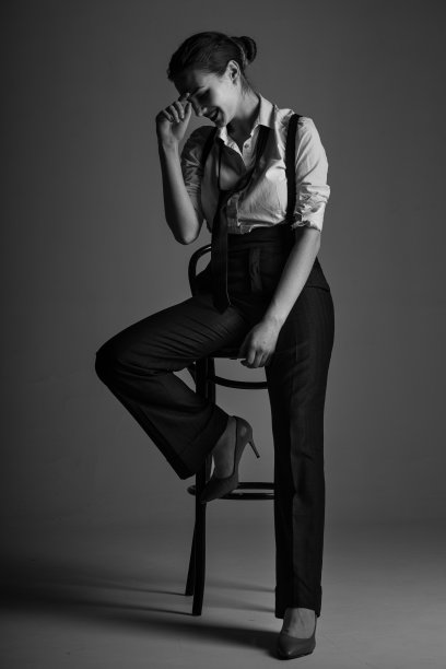 白人女性黑白肖像图片下载