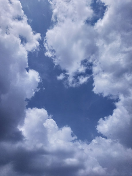 在阳光明媚的日子里可以看到艺术卷云图片下载