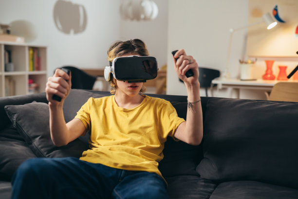 少年在家图片下载