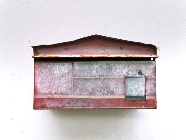 旧的红色的邮箱。复古的效果图片下载