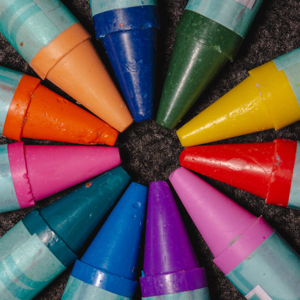 五彩缤纷的蜡蜡笔图片下载