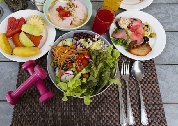 减肥餐配蔬菜沙拉一碗健康食品的图片背景图片下载