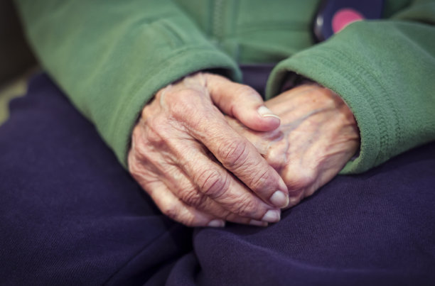 老太太的手，亚洲印度老太太图片下载