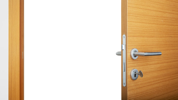 在孤立的白色背景上打开门图片下载