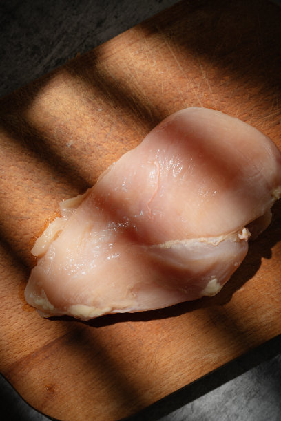 阳光照射在蔬菜和鸡蛋上图片下载