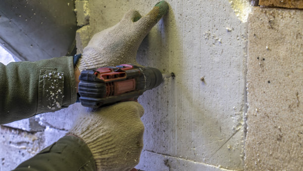 维修，建筑和家居概念。手持电动螺丝刀。图片下载