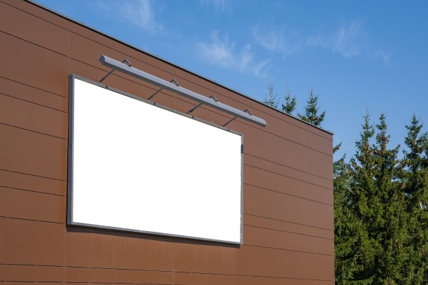 商店墙上的空白的白色广告广告牌图片下载