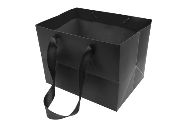 白色背景上的黑色礼品袋图片下载