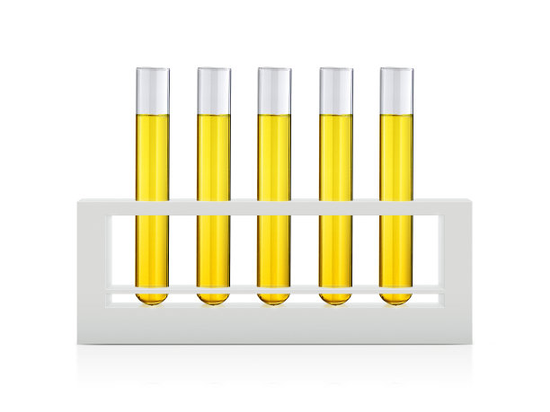 试管中的黄色液体隔离在白色背景上图片下载