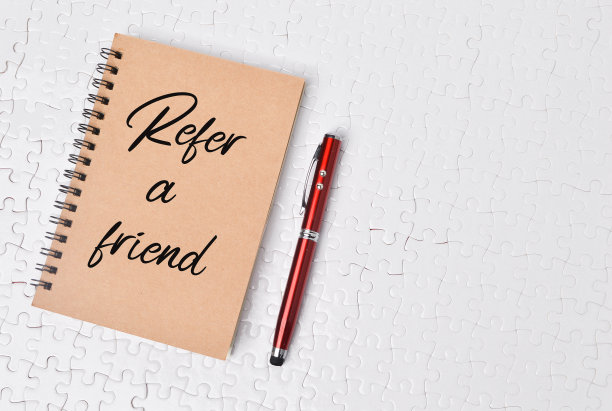 顶部的钢笔和笔记本写的朋友图片下载