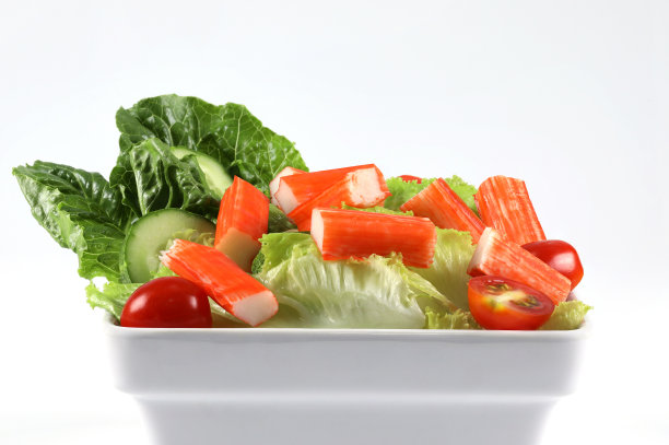 什锦蔬菜沙拉配蟹肉条。图片下载