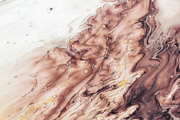 流体艺术丙烯酸颜料。混合了棕色，黑色和白色的波浪。液体流动飞溅。大理石效果的背景或纹理图片下载