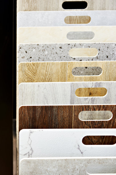 店内地板和墙壁上的木质面板图片下载