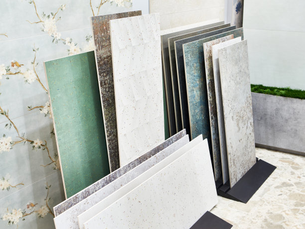 瓷器瓷砖在商店图片下载