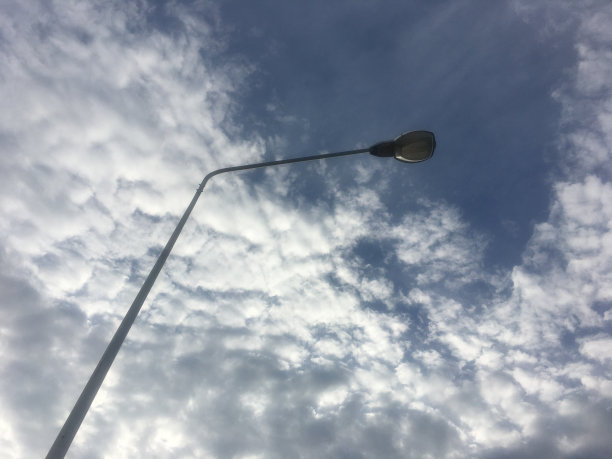 美丽的天空和路灯图片下载