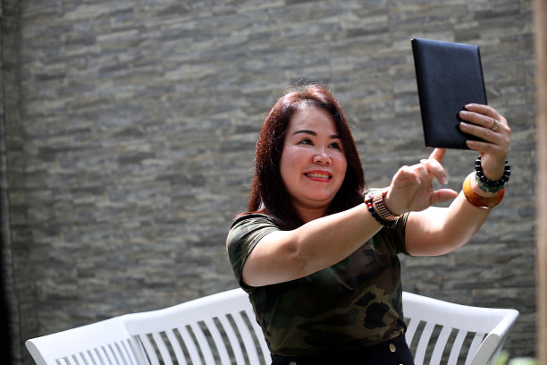 科技生活-智能手机图片下载