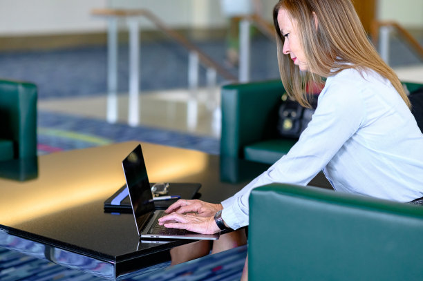 职业女性在一个快乐的肖像商人图片下载