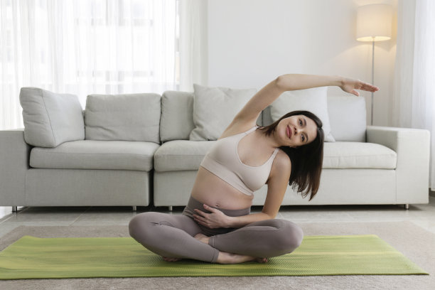 瑜伽孕妇概念。图片下载
