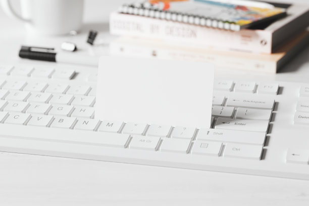 键盘上的名片模型图片下载