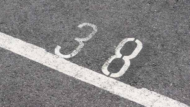 39号被漆在停车场图片下载