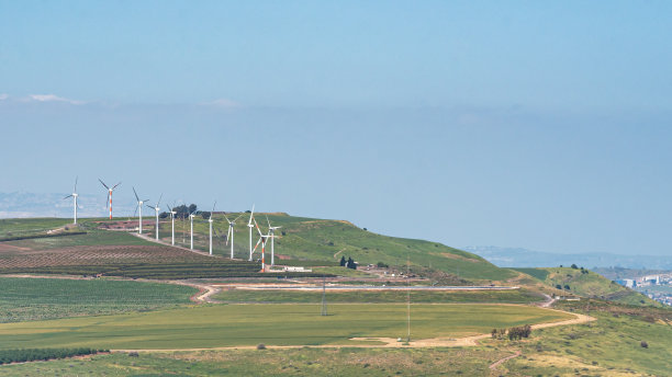 贝尔沃堡遗址（科哈夫哈亚登国家公园）的风车景观图片下载