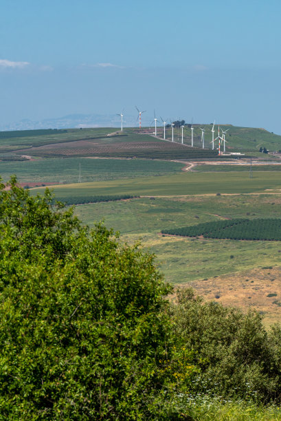 贝尔沃堡遗址（科哈夫哈亚登国家公园）的风车景观图片下载
