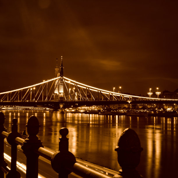 金色的自由图片下载