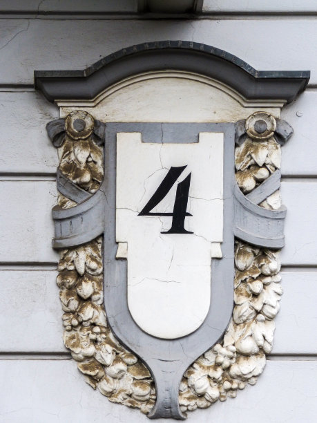 墙上装饰着的家庭电话图片下载