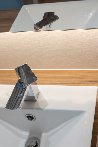 浴室里脸盆的特写图片下载