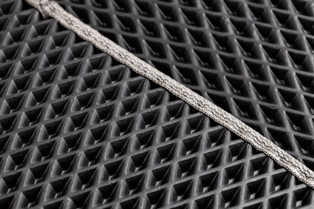 一叠Eva乙烯醋酸乙烯汽车脚垫。防水蜂窝纹理地毯。图片下载