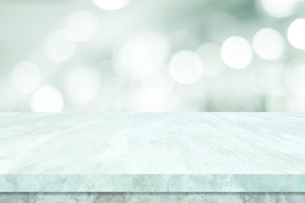空的白色桌面，柜台，书桌上模糊透视商店与散景光背景，白色大理石石桌子，货架和模糊的商店食品，产品展示模型，模板背景，横幅，零售业务墙纸，海报图片下载