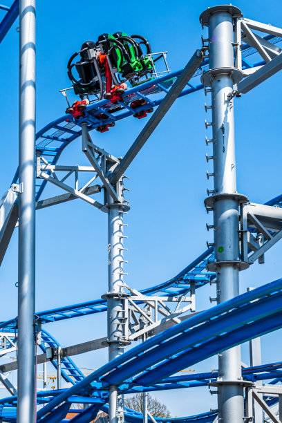 典型的过山车轨道图片下载